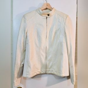 Chicos size0 Pearlescent Cream Colored Faux Snake Skin Jacket.